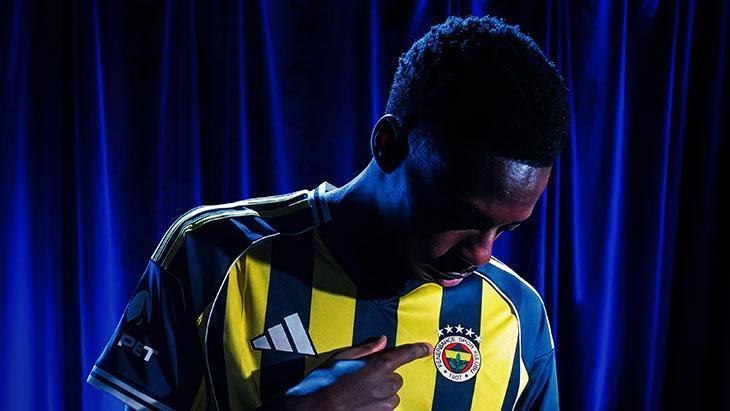 Fenerbahçe, Anthony Musaba Transferini Resmen Duyurdu: Hollandalı Kanat Oyuncusu 4.5 Yıllığına İmza Attı