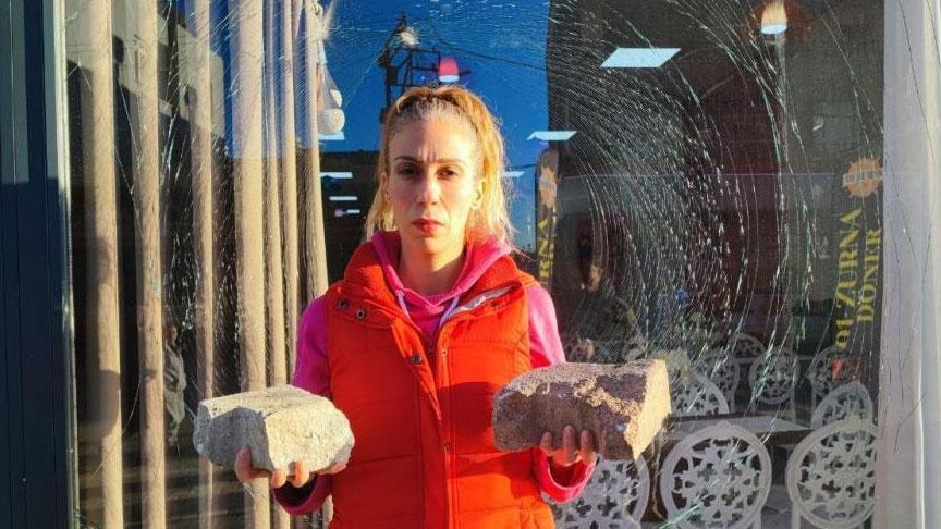 İki Kız Kardeşin İş Yerini Hedef Alan Saldırı: Tadilat Tartışması Şiddete Dönüştü