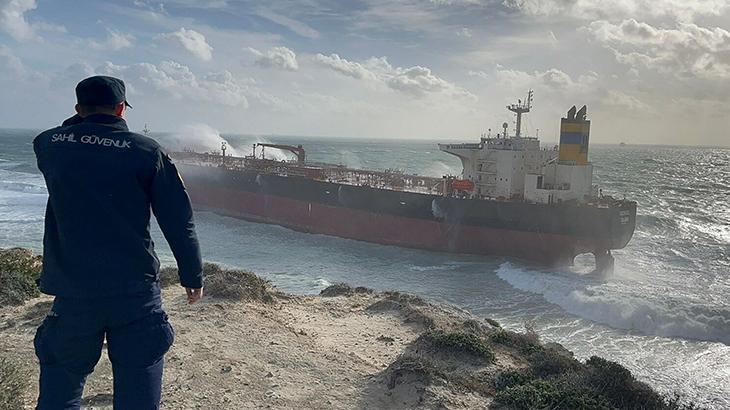 Bozcaada Açıklarında Tanker Fırtınaya Yenik Düştü: Karaya Oturdu