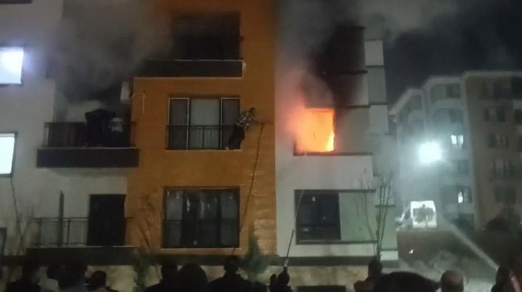 Şanlıurfa'da Binada Çıkan Yangın Panik Yarattı: Mahsur Kalanlar Güvenli Bir Şekilde Kurtarıldı