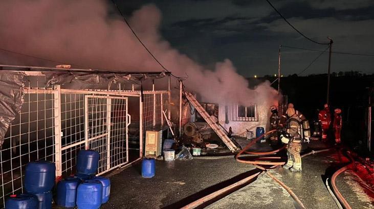 Sultangazi'de İki İş Yeri Alevlere Teslim Oldu