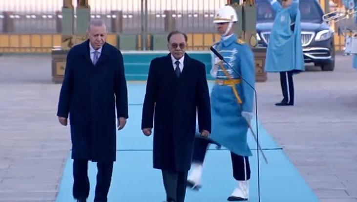 Cumhurbaşkanı Erdoğan, Malezya Başbakanı İbrahim'i Külliye'de Resmi Törenle Karşıladı