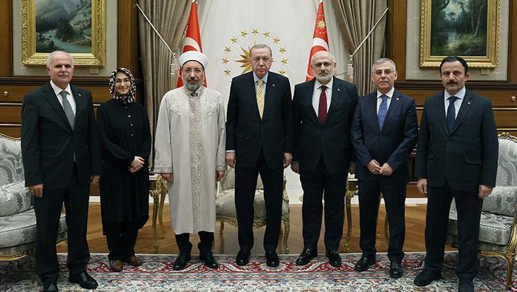 Cumhurbaşkanı Erdoğan, Diyanet İşleri Başkanı ve Heyetini Ağırladı