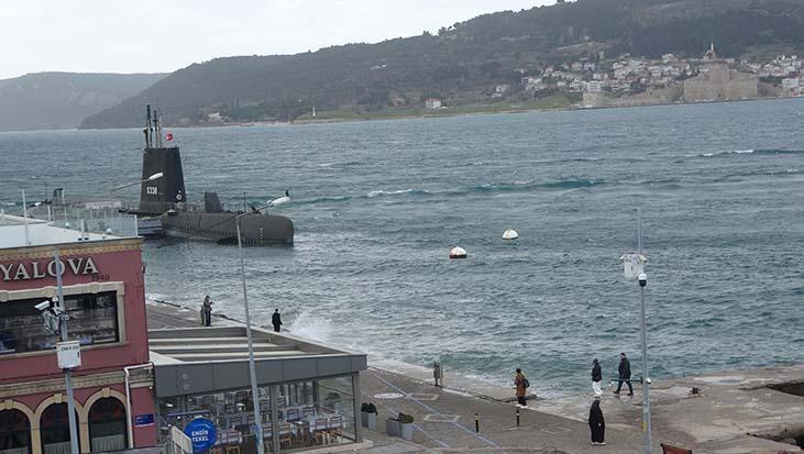 Çanakkale Boğazı'nda Fırtına Etkili Oldu: Ulaşım Durduruldu