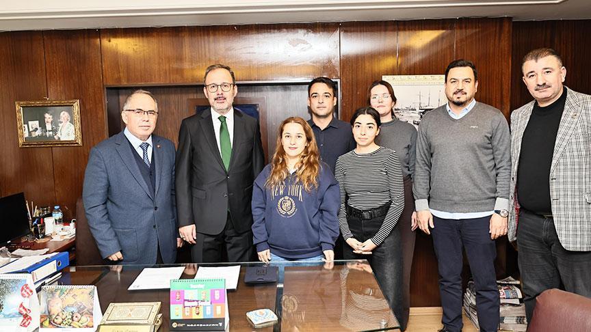 Gazetecilik Mesleği: Toplumun Aynası ve Hakikat Arayışının Öncüsü