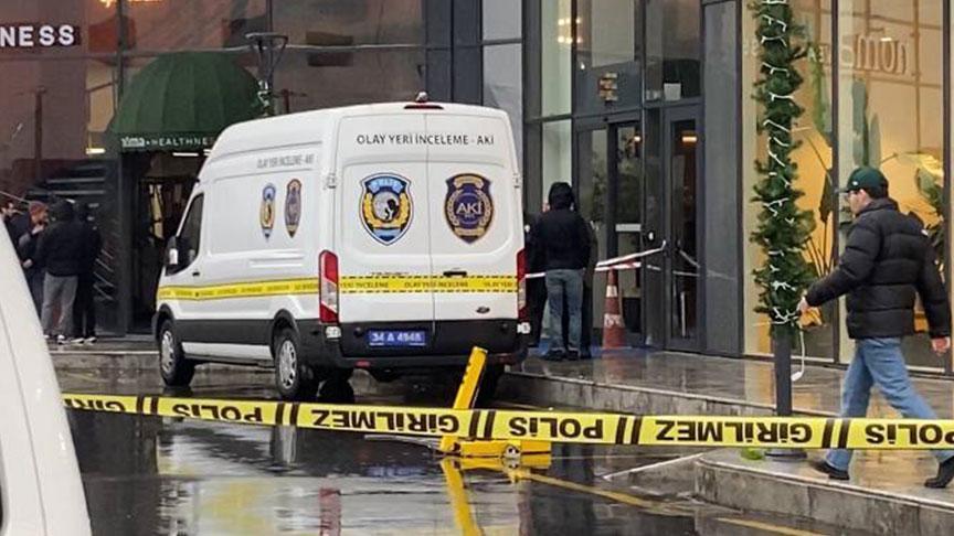 Zeytinburnu'nda Şüpheli Paket Patladı: İki Kişi Yaralandı