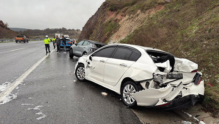 İstanbul-İzmir Otoyolu'nda Zincirleme Kaza: Trafik Durdu