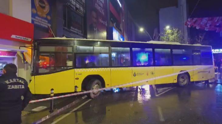 Kartal'da Trafik Kazası: İETT Otobüsü Binaya Çarptı, Yaralılar Var