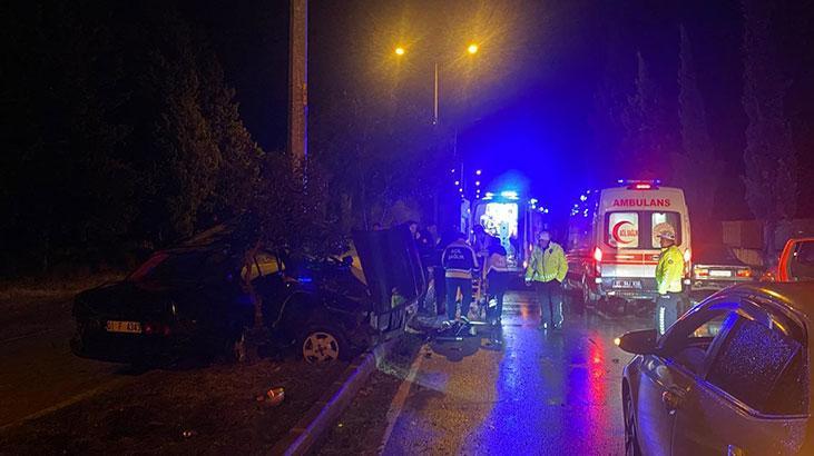 Adana'da Gece Yarısı Meydana Gelen Trafik Kazasında Araç İkiye Bölündü