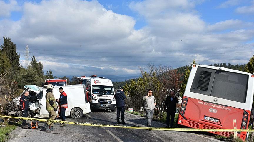 İzmir'de Ağır Hasarlı Trafik Kazası: Bir Can Kaybı, Birden Fazla Yaralı