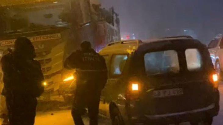 Burdur-Antalya Karayolu'nda Kar ve Tipi Nedeniyle Ulaşım Durdu: Çok Sayıda Araç Mahsur Kaldı