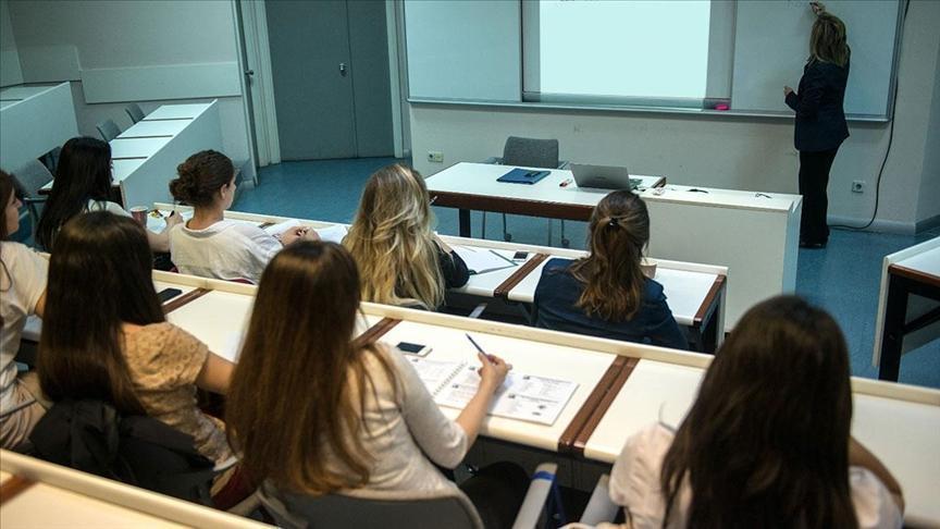 Özel Üniversitelerde Kontenjan Doluluğu Fiyatları Yerle Bir Etti: 691 Bin TL'den 75 Bin TL'ye İndirim Şoku
