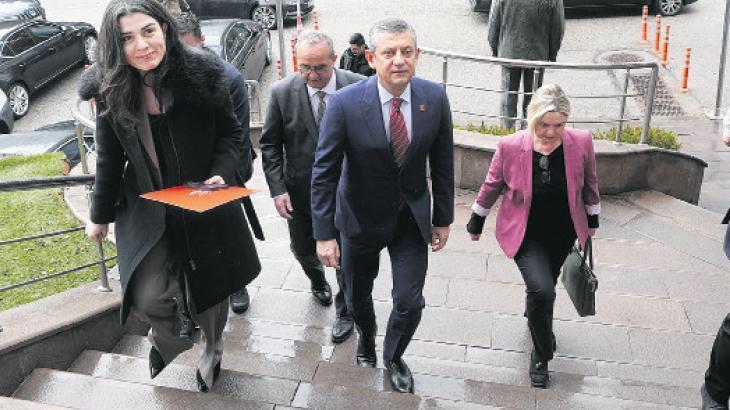 CHP'de Yeni Dönem: Ekonomi ve Dış Politika Masada, Seçim Stratejileri Şekilleniyor