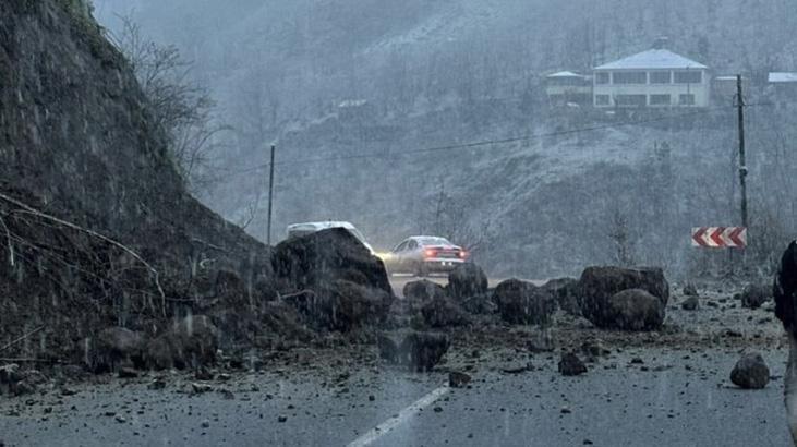 Trabzon'da Heyelan Nedeniyle Ulaşım Aksadı
