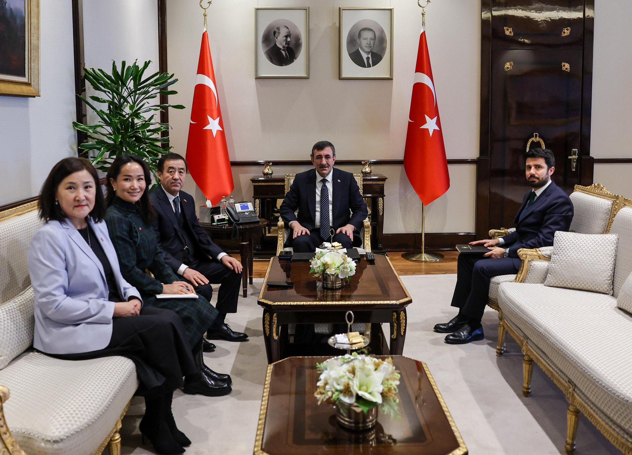 Türkiye'nin İki Önemli Ülkeyle İlişkileri Masaya Yatırıldı