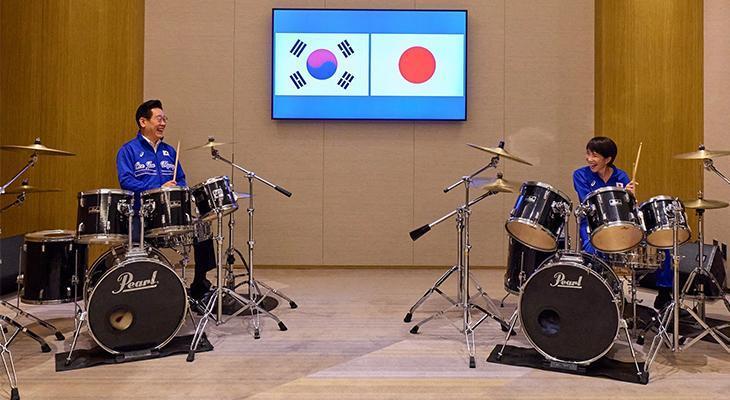 Japonya ve Güney Kore Liderlerinden Sürpriz Bateri Performansı