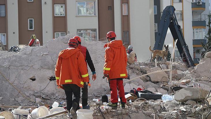 Depremde Yıkılan Zeray Apartmanı Davasında Hüküm Açıklandı: 11 Sanığa Hapis, 4 Sanığa Beraat