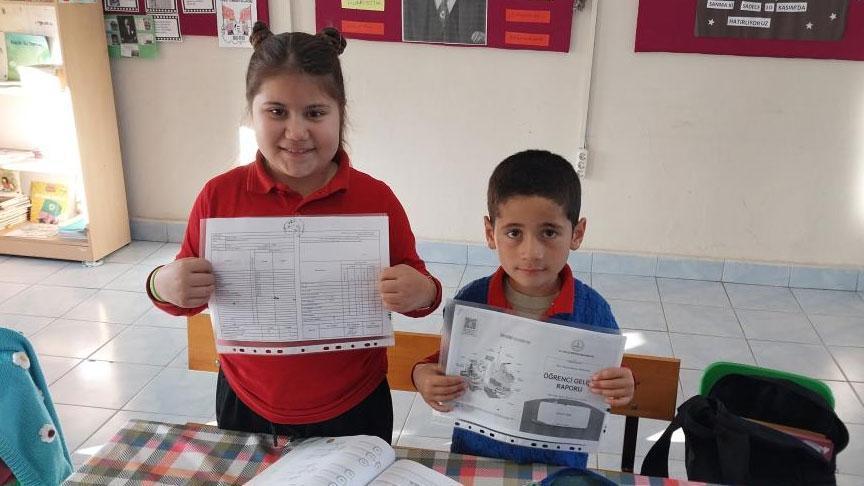 İki Öğrencinin Okulu Karne Heyecanı Yaşadı