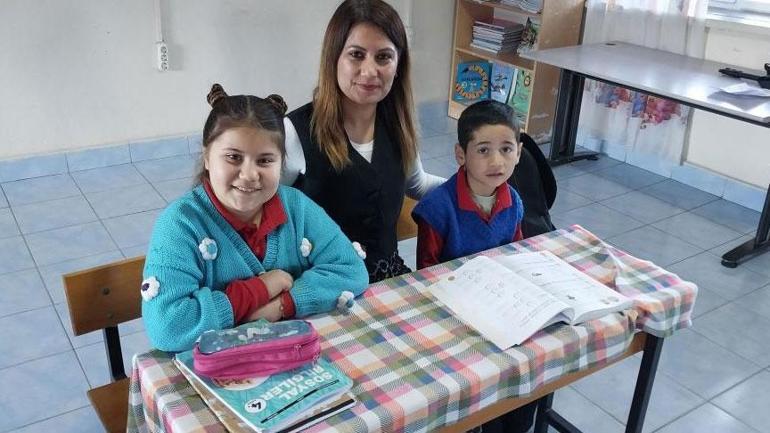 İki öğrencili okulda karne heyecanı