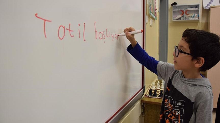 18 Milyon Öğrenci Karneleriyle Birlikte Yarıyıl Tatiline Başlıyor