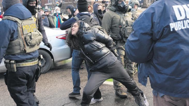 Minneapolis'te Protestocular ve Güvenlik Güçleri Arasında Gerilim Tırmandı