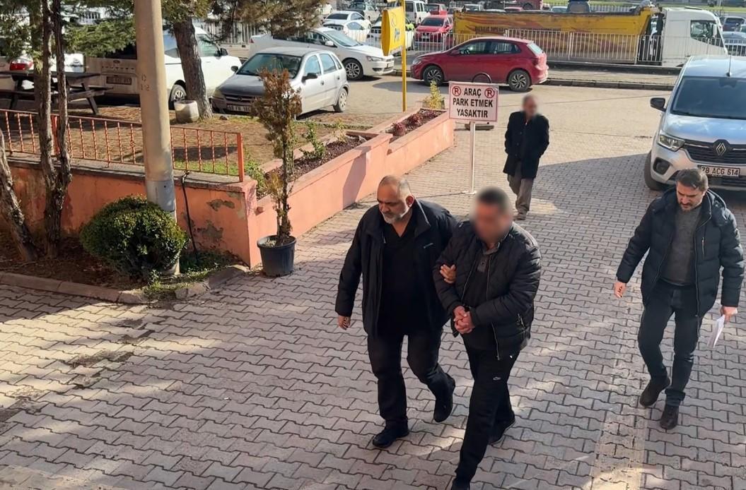 Kızının Erkek Arkadaşını Ateşli Silahla Yaralayan Baba Adliyeye Sevk Edildi
