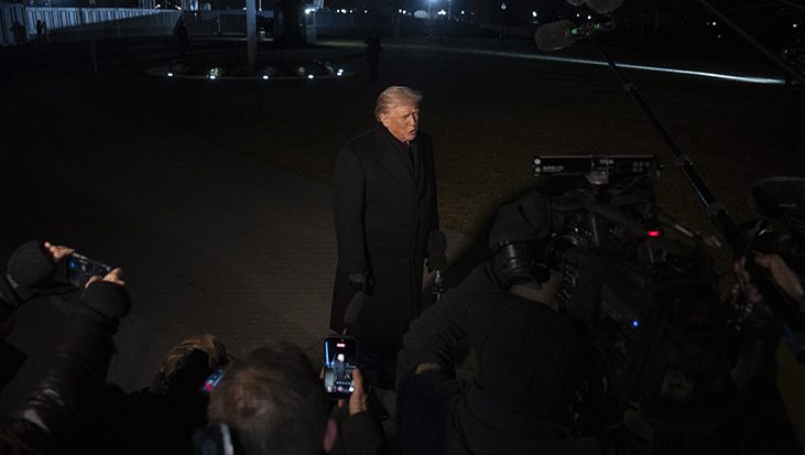 Trump'ın Uçağında Elektrik Arızası: Davos Yolculuğu Bölündü