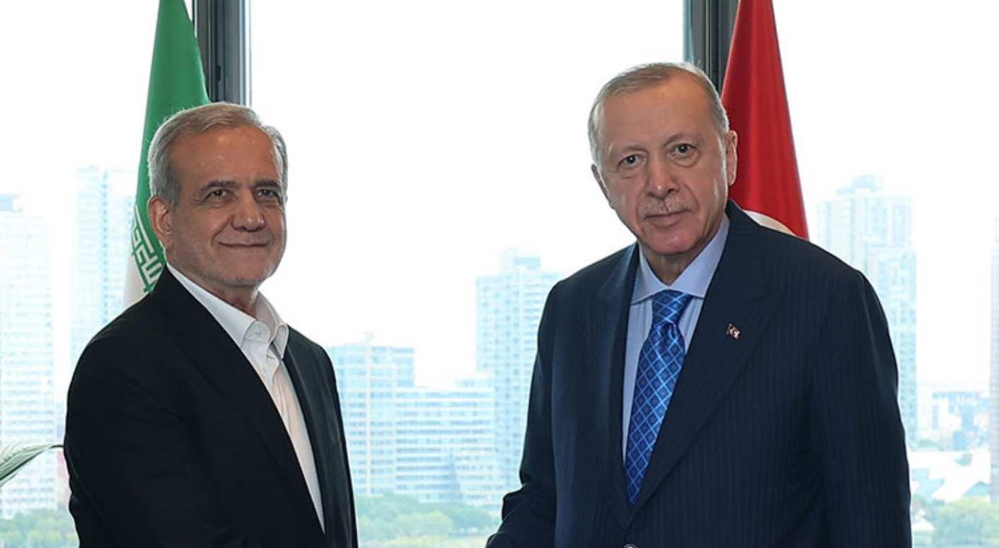 Erdoğan ve Pezeşkiyan Telefonla Görüştü: İkili İlişkiler ve Bölgesel Konular Değerlendirildi