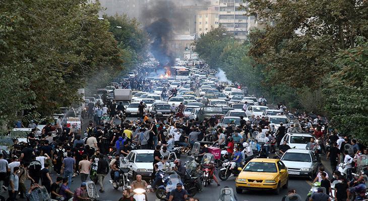 İran'daki Protestoların Bilançosu Ağırlaşıyor: Can Kaybı 5 Bin 137'ye Yükseldi