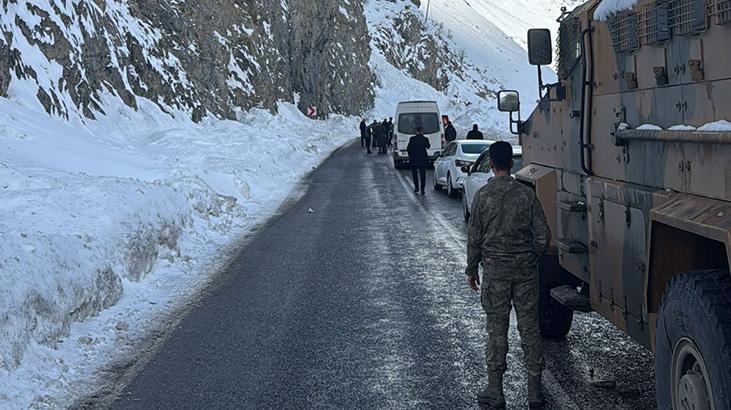 Hakkari'de Yoğun Kar Yağışı Sonrası Üç Ayrı Noktaya Çığ Düştü
