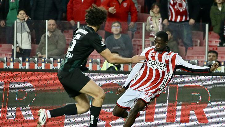 Süper Lig'de Puanlar Paylaşıldı: Samsunspor ve Kocaelispor Gol Bulamadı