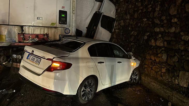 Burdur'da Trafik Felaketi: Tır ve Otomobil Çarpıştı, 1 Ölü, 7 Yaralı