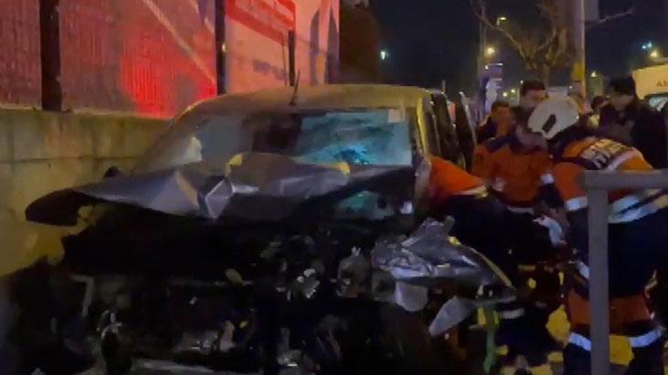 Ümraniye'de Trafik Kazası: İki Araç Kafa Kafaya Çarpıştı, Yaralılar Hastaneye Kaldırıldı