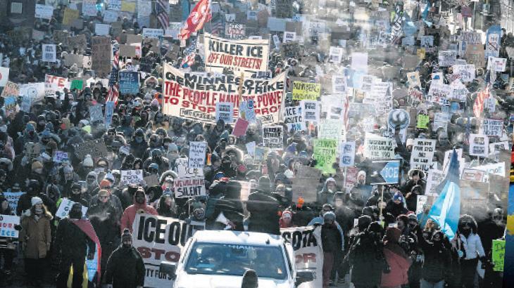 ABD'de Göçmenlik ve Gümrük Muhafaza Birimi (ICE) Ölümleri Sonrası Protestolar Yayıldı