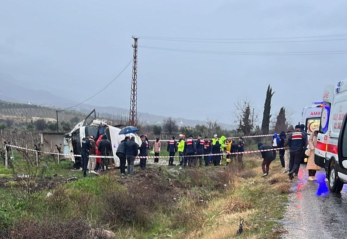 Sağlık Çalışanlarını Taşıyan Servis Kaza Yaptı: 25 Yaralı