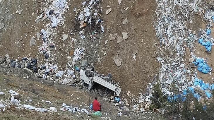 Karabük'te Tehlikeli Sürüş Sonucu Kamyonet Şarampole Yuvarlandı: 2 Kişi Yaralandı