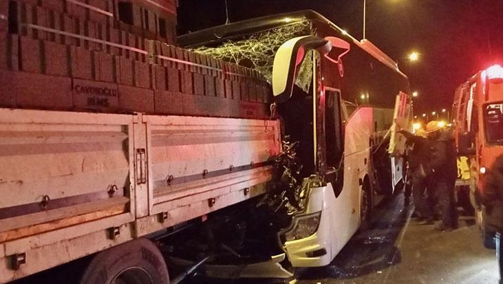 Anadolu Otoyolu'nda Kanlı Kaza: Bir Can Kaybı, Dört Yaralı