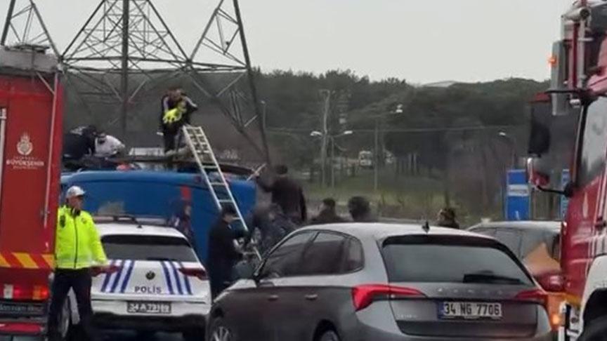 İstanbul'da Cezaevi Nakil Aracında Kaza: 4 Jandarma Personeli Yaralandı