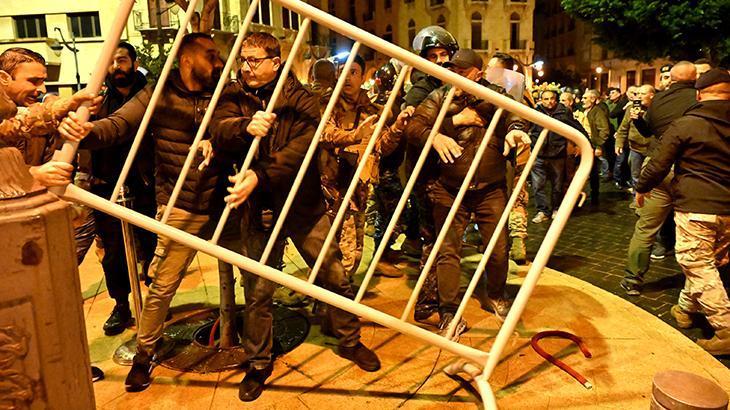 Lübnan'da Emekli Askerler Maaş Zammı Talebiyle Meclis'e Yürümek İstedi