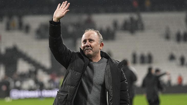 Beşiktaş Teknik Direktörü Sergen Yalçın'dan Konyaspor Maçı Değerlendirmesi ve Hakem Eleştirisi