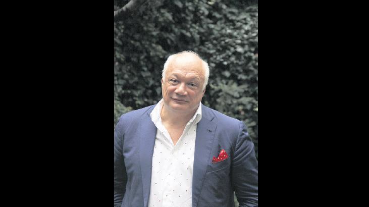 Éric-Emmanuel Schmitt'ten Sekiz Romanlık Felsefi Yolculuk: "Görünmeyen Döngü" Türkçede