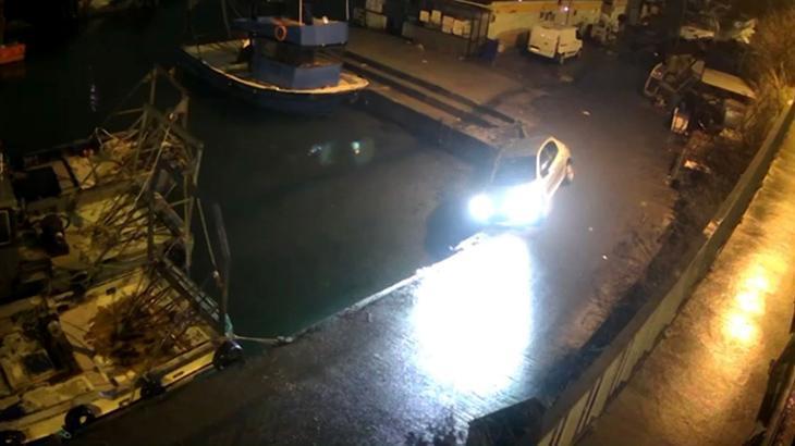 Sarıyer'de Benzer Bir Kaza Daha: Gündüz Denize Uçan Otomobilin Olduğu Yerde Gece Bir Araç Mendirekte Asılı Kaldı
