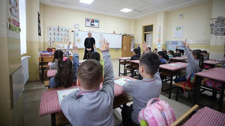 Yarıyıl Tatili Sonrası İlk Ders: Bayrak Sevgisi