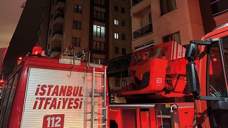 Zeytinburnu'nda Site Otoparkında Çıkan Yangında 5 Araç Kül Oldu