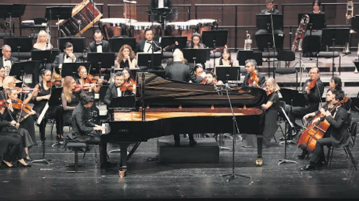 Senfonik Bir Lezzet Şöleni: İDSO'dan Atatürk Kültür Merkezi'nde Büyüleyici Konser