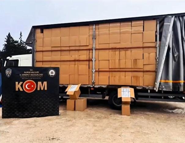 Bursa'da Büyük Operasyon: Milyonlarca Makaron ve Tonlarca Kaçak Tütün Ele Geçirildi