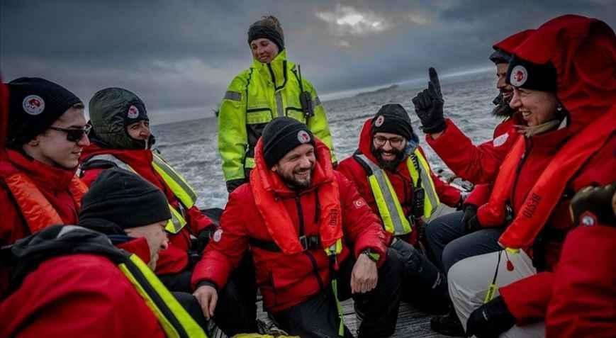 Türk Bilim İnsanları Antarktika'da: 14 Proje ile Kıtada Bilimsel Faaliyetler Başladı