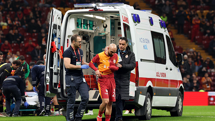 Galatasaray Maçında Gergin Anlar: Ambulans Sahaya Girdi
