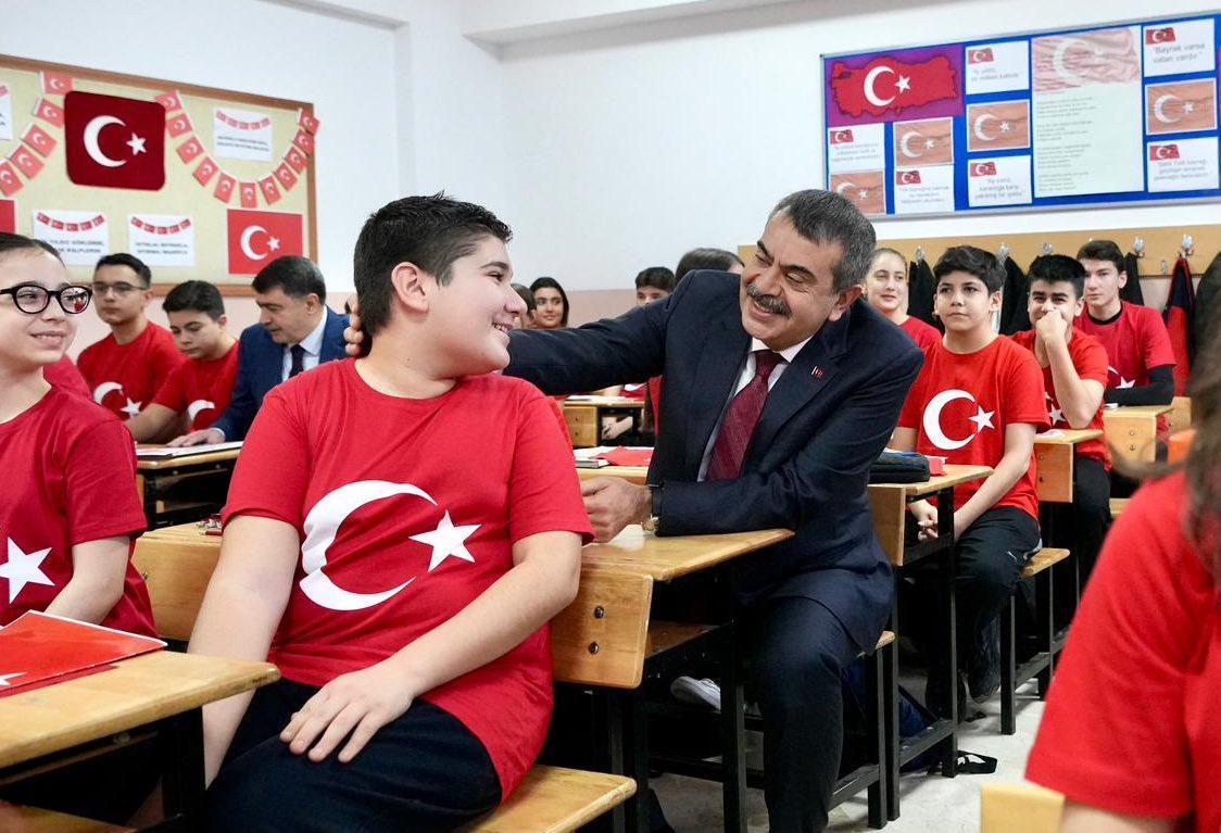 Milli Eğitim Bakanı Yusuf Tekin: İkinci Dönem "Bayrak Sevgisi" Temasıyla Başladı, Birlik ve Beraberlik Vurgusu Yapıldı