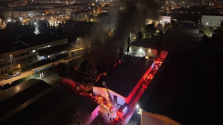 Bursa'da Tekstil Fabrikası Deposu Alevlere Teslim Oldu